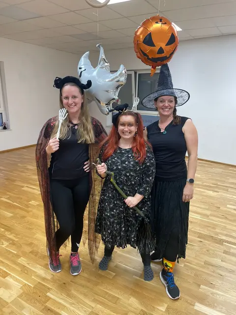 v.l.n.r. Selina (Trainerin), Nadine (Trainerin), Michaela Graupner (Gründerin &amp; Head Coach) | Foto: t-base Trainingscenter