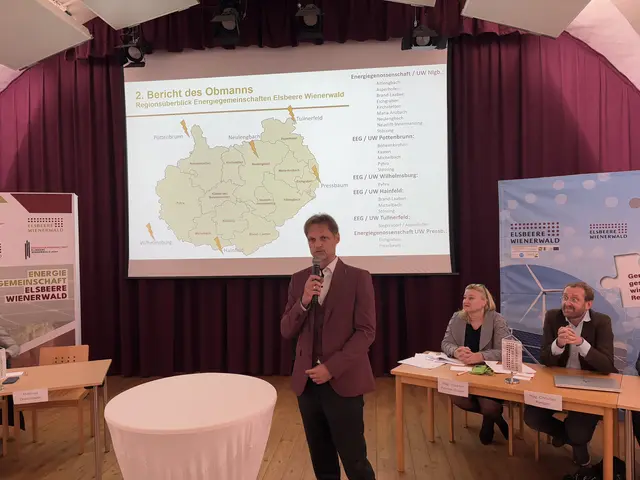 Matthias Zawichowski berichtet von dem Wachstum der Energiegemeinschaft | Foto: Lauren Fahrenberger / MeinBezirk