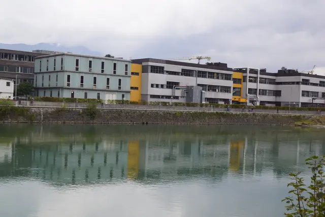 An der HTL Hallein werden technische Innovationen großgeschrieben – nun steht ein Schülerteam auf der Shortlist des TÜV AUSTRIA Wissenschaftspreises. | Foto: Josef Wind