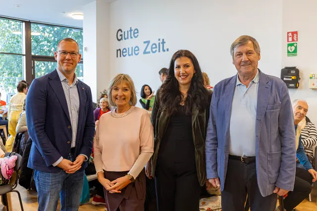 Auch Bezirksvorsteher Erich Hohenberger (SPÖ, r.) stattete dem neuen Klub einen Besuch ab. Simon Bluma, stv. Geschäftsführer Häuser zum Leben, Sabine Hofer-Gruber, "Senior*innenbeauftragte" der Stadt Wien, Melani Krizanac, zuständige Team-Leiterin "Pensionist*innenklubs Landstraße" freuten sich. (v.l.) | Foto: Christine Fröschl/Pensionist*innenklubs