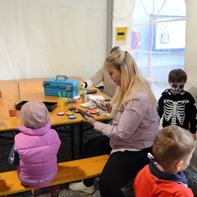 Kinder konnten sich beim Fest schminken lassen. | Foto: RLB Burgenland