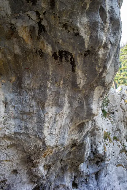 Bohrhaken, Karabiner, Seile – das verbotene Kletterparadies im Höllental. | Foto: Santrucek