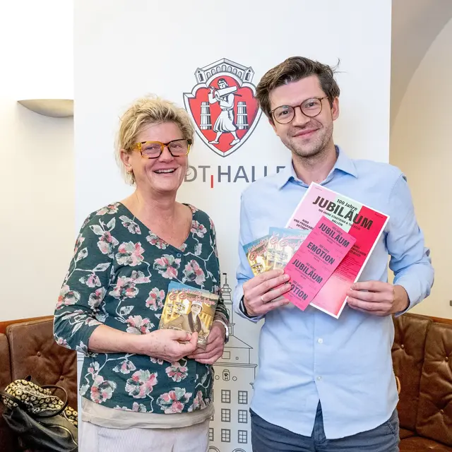 Zu den besonderen Höhepunkten zählen die „Lebendigen Geschichten“ des Vereins Halleiner G’schichten, bei denen historische Figuren rund ums Kino wieder auferstehen und den sozialen und kulturellen Geist des Hauses lebendig halten. | Foto: Adi Aschauer