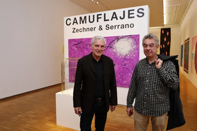 Die Künstler Johanes Zechner und Pedro Serrano sind sich einig, dass weder Malerei noch Dichtung die Welt verändern werden, sehr wohl aber ihre Leserinnen und Betrachter. | Foto: Universalmuseum Joanneum/J.J. Kucek