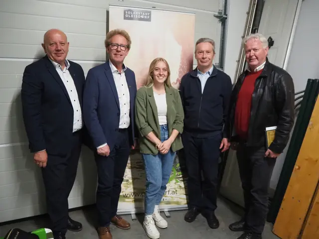 Johann Rath, Bgm. Werner Höfler, Selina Eberl, Karl Bauer und Peter Schiefer (v. l.)  | Foto: Stadtgemeinde 