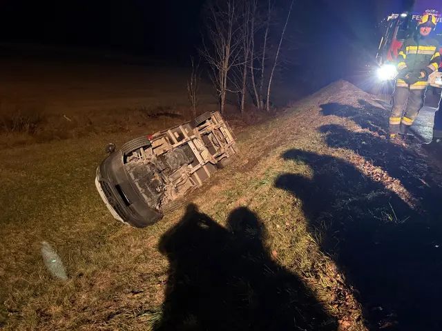 Ein Fahrzeug stürzte bei Ranten über Straßenböschung | Foto: BSBÖ OVI Thomas Keidel