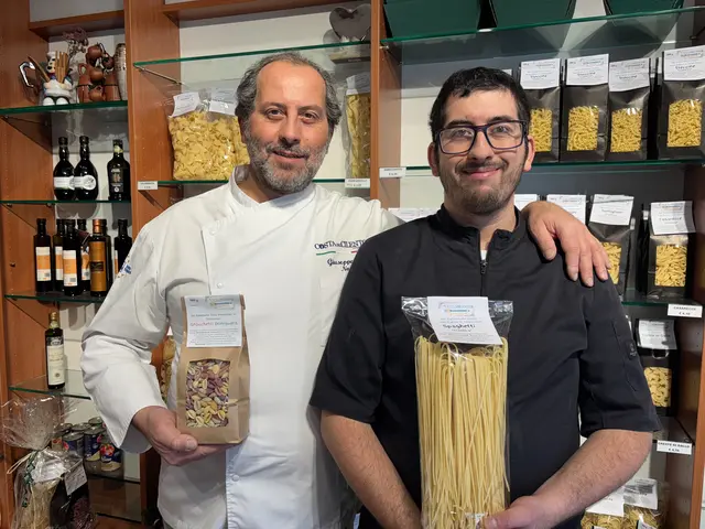 Giuseppe Nocera wird von seinem Sohn unterstützt. | Foto: MeinBezirk/Isabella Friessnegg