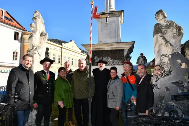 Offiziell ist die Freyung Symbol des Marktrechtes für Murau, Bgm. Thomas Kalcher mit den Verantwortungsträgern in der Stadtgemeinde Murau. | Foto: Anita Galler