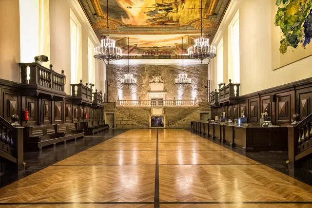 Der Karl-Böhm-Saal befindet sich zwischen dem Haus für Mozart und der Felsenreitschule. | Foto: SF/Andreas Kolarik