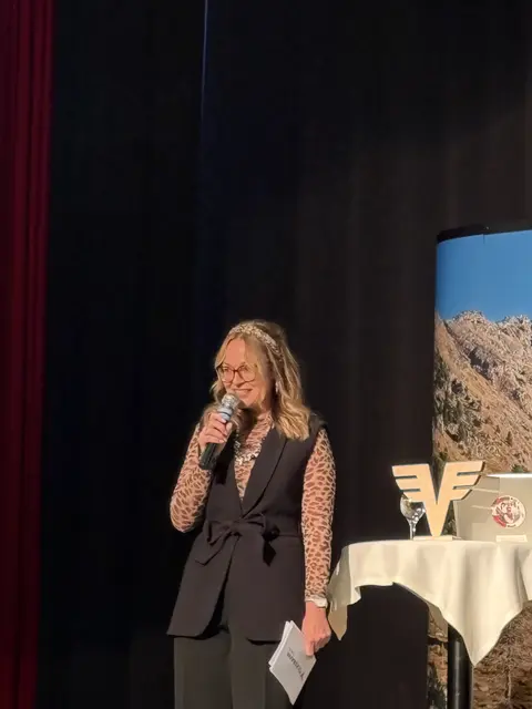 Denise Neher führte durch den Abend.  | Foto: Elisabeth Zangerl