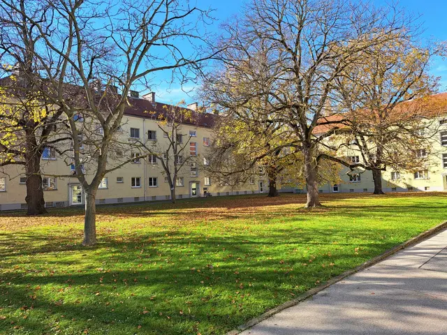 Die Wohnanlage in der Fleschgasse 15–17, die durch eine geplante Aufstockung für Diskussionen sorgt. | Foto: z. V. g.