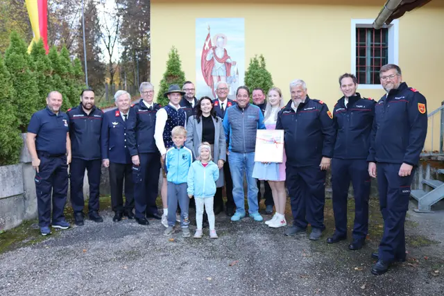 Bei der Übergabe waren einige Mitglieder der FF TuTsch und auch der FF-Zech mit dabei und feierten ihren Preis in der Gemeinschaft. | Foto: MeinBezirk.at