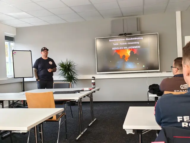 Die mehrteilige Ausbildung begann mit einem Theorieteil. | Foto: ffmoedling.at