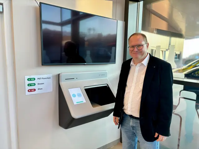 Vom neuen Pfand-Rückgabe-Automaten sollen auch Kunden profitieren, die mehr als Haushaltsmengen zurückgeben. | Foto: Markus Kahrer