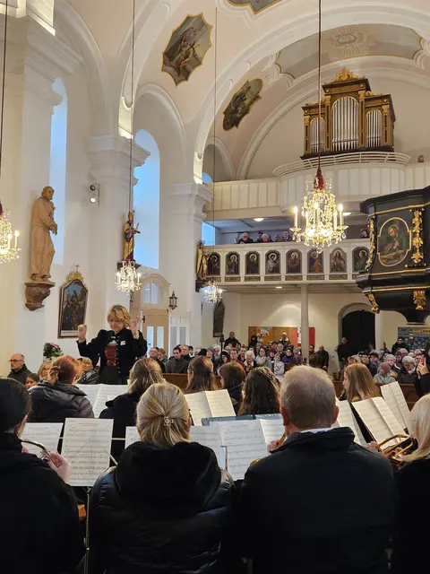 Der erste Part des "Tags der Blasmusik" findet in der Kirche statt. | Foto: Musikverein Neuhofen