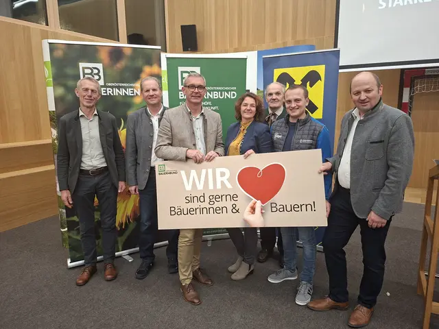 Direktor der Landwirtschaftsschule Schlierbach Martin Faschang, Bauernbunddirektor Wolfgang Wallner, Landwirtschaftskammer-Präsident Franz Waldenberger, Bezirksbäuerin Sabine Sieberer, Altbauerreferent Alois Rapperstorfer, Jungbauernreferent Christoph Ebner, Bauernbund Bezirksobmann Andreas Ehrenhuber (von links) | Foto: Bauernbund Bezirk Kirchdorf