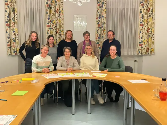 2. Reihe: Maia Hahn, Tatjana Killinger, Sabine Wiesmayr, Sabine Nagl, Georg Kreuter
1. Reihe: Tamara Auer, Bgm. Elisabeth Wachter, Bettina Bruckner, Julia Hobiger
 | Foto: Gesunde Gemeinde Großschönau