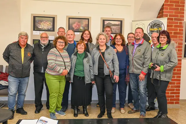 Fotoclub blende22 und Fotoclub Roiano per Tutti
vlnr: Fabio D, Sergio Roiaz, Michael Dahmen, Irene Wallner, Franz und Waltraud Unterberger, Elena Glanzer, Alfred Martinschitz, Andrea Nestler, Dorotea Bottino, Rainer Geßelbauer, Alfred Glanzer, Karl Baumgartner, Tanja Krauß
Foto: Manuella Trampitsch