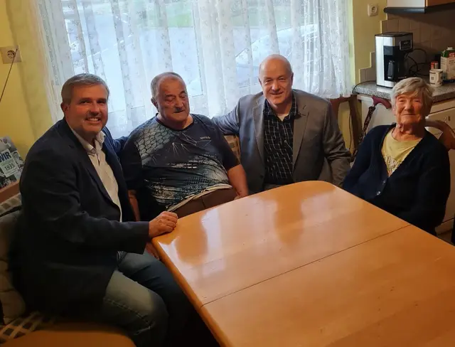 Bürgermeister Ewald Bürger und Ortsvorsteher Josef Weber sowie Gattin Johanna Baumgartner. | Foto: Gemeindeamt Pilgersdorf