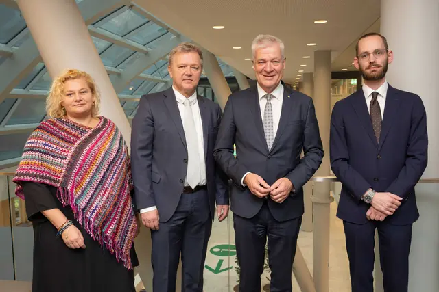 Elisabeth Bräutigam, MBA, NÖ Landesgesundheitsagentur, Axel zur Hausen, Pathologie am Maastricht UMC+, Anton Kasser, Landesrat für Finanzen und Kliniken, Simon Drees, Europäische Kommission, Taskforce Reformen und Investitionen (SG REFORM) | Foto:  NÖ Landesgesundheitsagentur, Initiative Healthacross