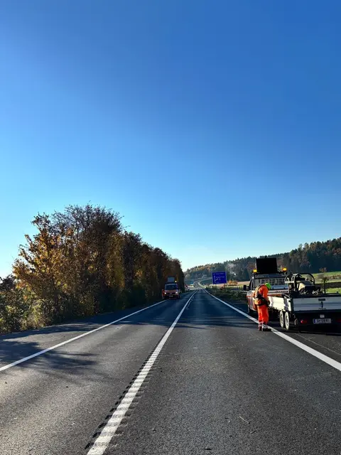 Das Wetter spielte mit, die Reinigungsarbeiten verliefen optimal. | Foto: Asfinag