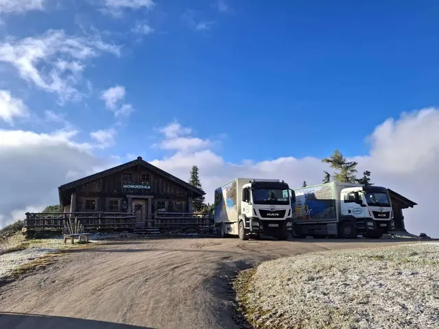 Präzisionsarbeit ist gefragt: Die Bierführer der Schladminger Brauerei müssen enge, teilweise gefrorene Straßen passieren, um an die bis zu 2.300 Meter hohen Skihütten zu gelangen. | Foto: Brau Union