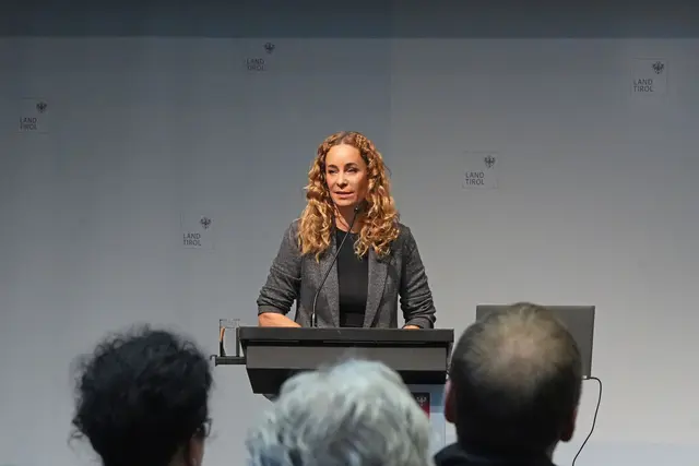 „Fast jeder Mensch gerät im Laufe seines Lebens einmal in eine Krise. In solchen Momenten wird deutlich, wie wichtig ein unterstützendes Umfeld und ein professionelles psychosoziales Netz sind", betont Landesrätin Eva Pawlata. | Foto: Land Tirol/Reiter