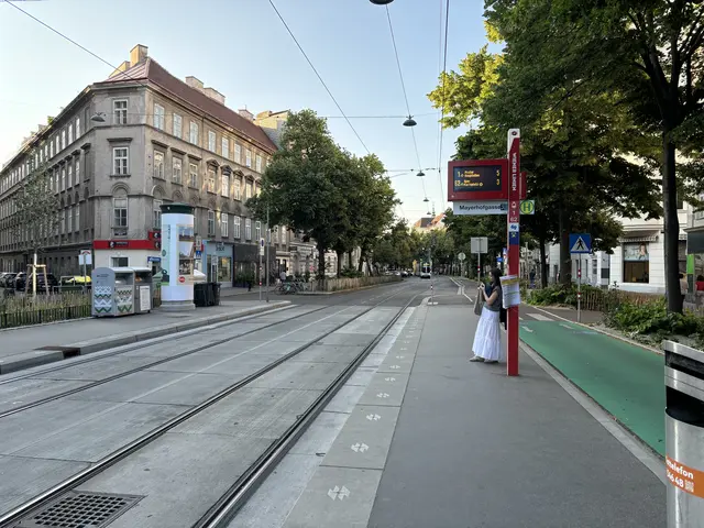 Die Wiedner Hauptstraße wurde auf der Wieden neu gestaltet. Nun erhofft sich Bezirksvorsteherin Lea Halbwidl (SPÖ), im Zuge einer Sanierungsarbeit die Lücke des Radweges zwischen 4. und 5. Bezirk zu schließen. | Foto: Nathanael Peterlini/MeinBezirk