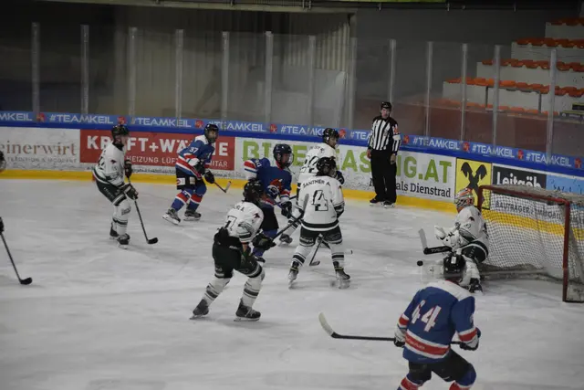 Eine Impression vom zweiten Match der Dark Green Ravens gegen den EC Eisfüchse Saalfelden am 2. November 2025 in der Eishalle in Zell am See. | Foto: Dark Green Ravens/Moser. M.