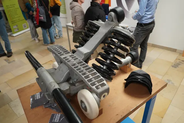 Die Bergbahnen Obertauern nahmen gleich einen Teil einer Gondel/eines Sesselliftes mit. | Foto: Johannes Brandner