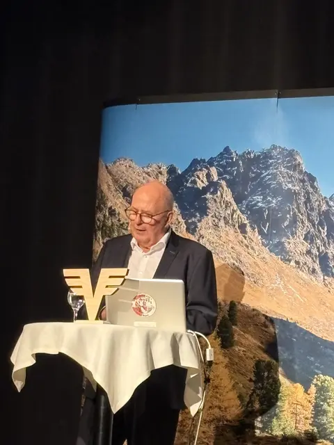 Walter Gaim (Vorsitzender des Aufsichtsrates der Volksbank Landeck Holding eG): „Wir feiern heute 150 Jahre Vertrauen, Zusammenhalt und Verantwortung füreinander.“ | Foto: Elisabeth Zangerl