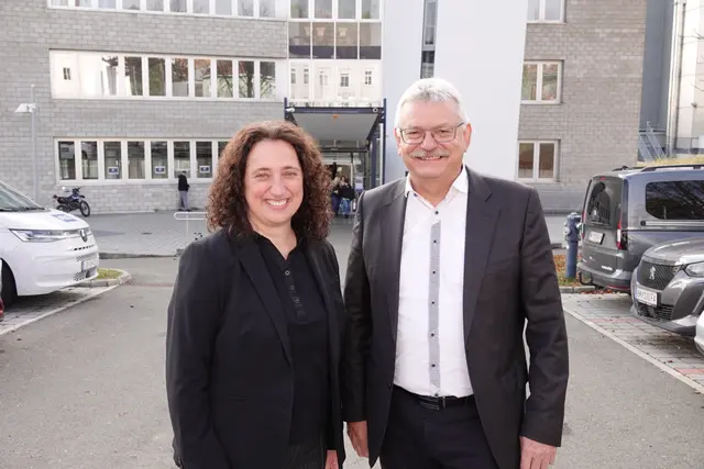 Bei der Jobmesse wurde auch der Geschäftsführerwechsel ab 1. Jänner kommuniziert. Verena Zöhrer folgt auf Heimo Gladik, der sich in den Ruhestand verabschiedet. | Foto: Michael Blinzer