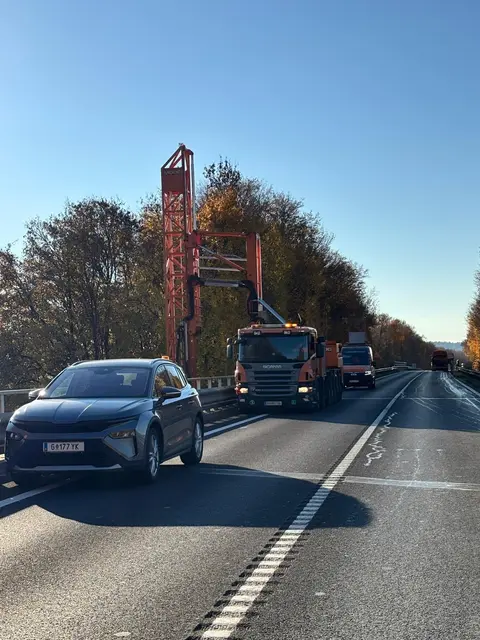 Dank der Kooperation von drei Autobahnmeistereien und zwei Fremdfirmen ging alles sehr flott. | Foto: Asfinag