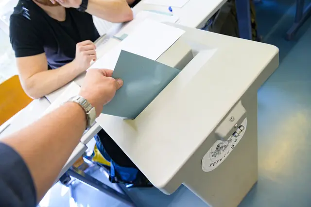 Ein Häftling flüchtete 2019 bei einem Freigang in Niederösterreich und gründete zwei Jahre später eine Partei unter neuer Identität in Wien. | Foto: Jeff Mangione / KURIER / picturedesk.com