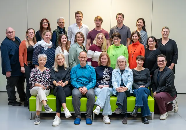Lehrerinnen und Lehrer der Mittelschule Lenzing im Schuljahr 2025/26. | Foto: Manfred Keller/fotoshoptraunsee.at