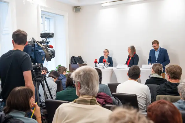 Bei der Präsentation des Situationsberichts 2025 des VWHH gab es großes mediales Interesse. | Foto: Valentina Marinelić/MeinBezirk