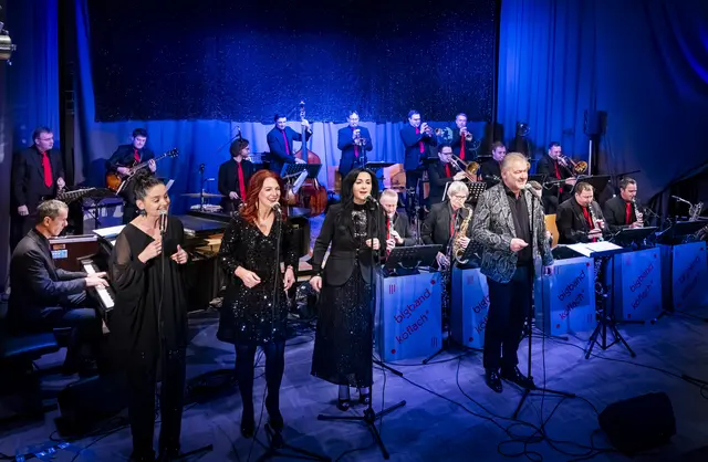 Die Bigband Köflach mit Leader Günter Riedenbauer und den drei Vokalistinnen treten am 6. und 7. Dezember in Köflach auf. | Foto: Bigband Köflach