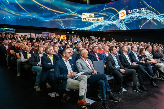 Das „Haus der Digitalisierung“ in Tulln war praktisch bis auf den letzten Platz in der Hand der niederösterreichischen Elektrotechnikerinnen und Elektrotechniker. | Foto: Andreas Kraus