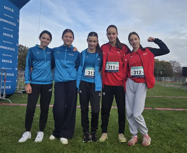 Sarah Weissenböck, Isabella Jusinger, Sadie Franschitz (3aS), Sofia-Maria Dan, Sukie Franschitz (4aS). | Foto: Mittelschule Ternitz