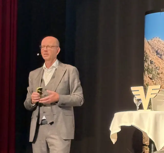 Martin Holzer (Vorstandsvorsitzender der Volksbank Tirol AG): „Die Rahmenbedingungen damals waren schwierig – Großbanken gab es nur in Städten, diese finanzierten hauptsächlich Industriebetriebe.“  | Foto: Elisabeth Zangerl