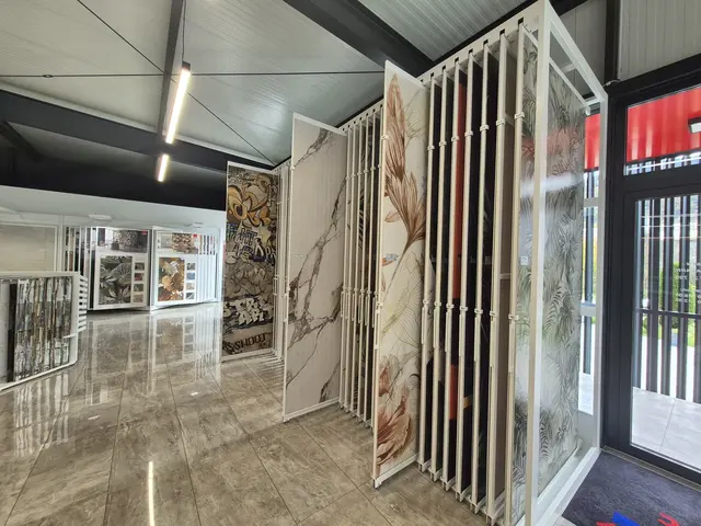 Sehen &amp; Spüren: Eine große Auswahl an Großfliesen finden Kunden bei der Firma Fliesen Bagaric GmbH in Kapfenberg.