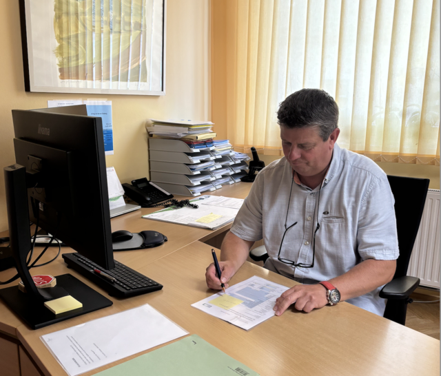 "Ein Fass ohne Boden", so Bürgermeister Günter Kernle über Investitionen in Straßen in naher Zukunft. | Foto: MeinBezirk/Katja Pagitz