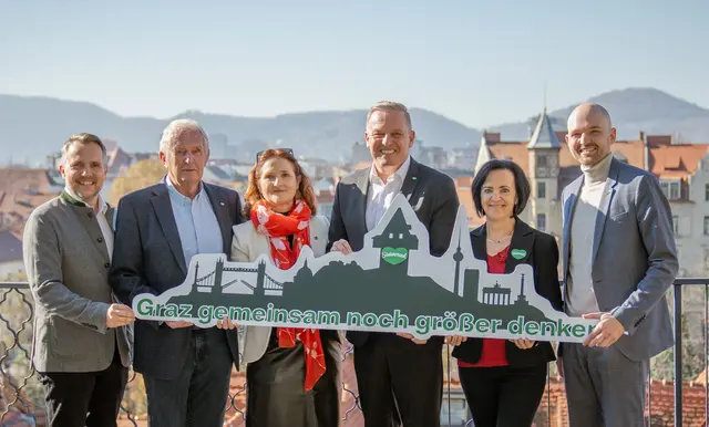Denken Graz gemeinsam noch größer: Michael Feiertag (Steiermark Tourismus-Geschäftsführer), Susanne Haubenhofer (Geschäftsführerin Erlebnisregion Graz), Landeshauptmann Mario Kunasek, Helmut Marko (Hotelier und Motorsportlegende), Sylvia Loidolt (Vorsitzende Erlebnisregion Graz) und Alexander Gerlach (Hotelier, v. l.) | Foto: Steiermark Tourismus/Jaden Gynes