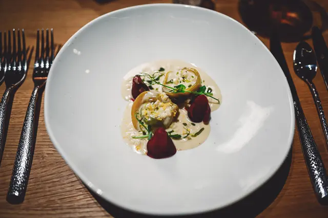 Das Programm bot eine Reihe von Höhepunkten: Darunter auch die Blunzenravioli mit Komponenten aus Apfel-Kren-Walnuss | Foto: Julia Zeitler