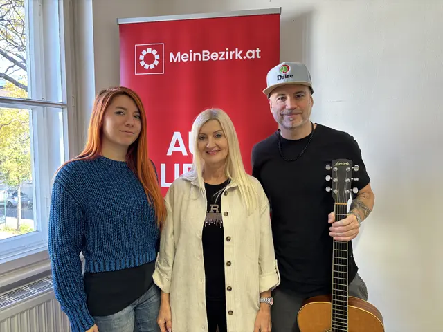 Redaktionsleiterin MeinBezirk Tulln Victoria Edlinger mit den beiden Künstlern: Astrid Wirtenberger und Thomas Eder. | Foto: Edlinger