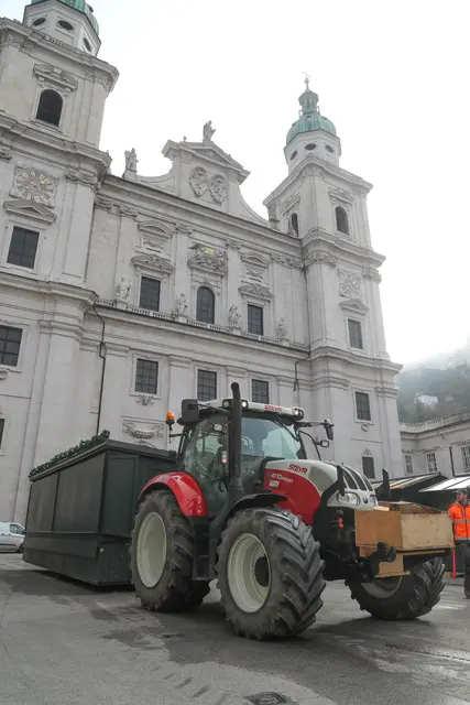 Der Aufbau für den Salzburger Christkindlmarkt beginnt.  | Foto: christkindlmarkt.co.at/Neumayr