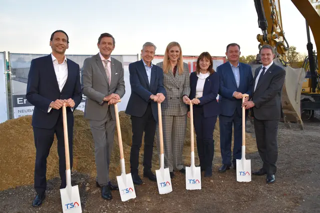 Harold Schmidt (Geschäftsführer TSA), Peter Hanke (Bundesminister für Innovation, Mobilität und Infrastruktur), Robert Tencl (Geschäftsführer TSA), Marlene Zeidler-Beck (Abgeordnete zum NÖ Landtag), Silvia Drechsler (Bürgermeisterin Mödling), Herbert Janschka (Bürgermeister Wr. Neudorf), Wolfgang Ecker (Präsident Wirtschafskammer Niederösterreich) | Foto: Hirss