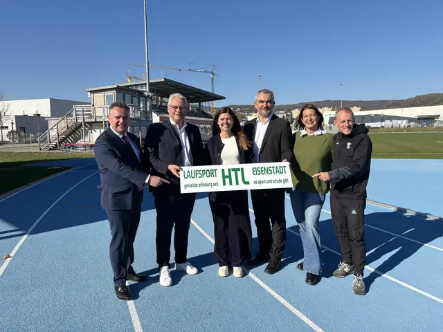 Thomas Schober, Direktor HTBLA Eisenstadt, LAbg. Bgm. Thomas Steiner, Stephanie Schöggl, Elternvertreterin, Sportlandesrat Heinrich Dorner, Yvonne Gerdenitsch-Gollubits, Gollubits GmbH (Sponsor) und Rolf Meixner, Präsident Burgenländischer Leichtathletikverband (BLV) | Foto: Stefan Schneider