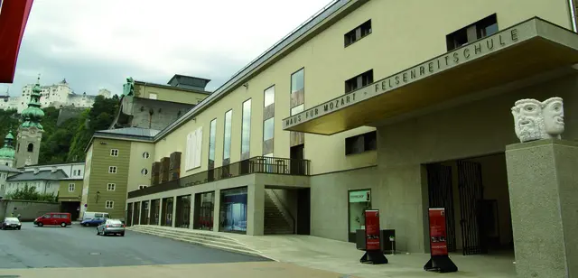 Eingang zum Haus für Mozart und der Felsenreitschule. | Foto: Karl Forster