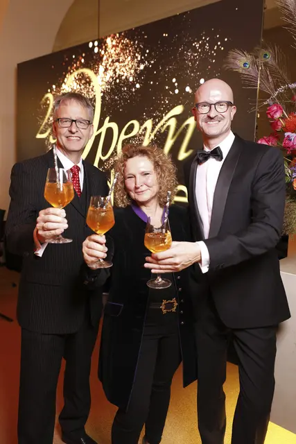 "La dolce Sprizz" als neuer Signature-Drink: Ulrich Lenz, Mignon Ritter und Bernd Pürcher kosteten schon vorab | Foto: Kanizaj